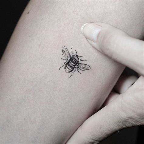 qual o significado da tatuagem de abelha
